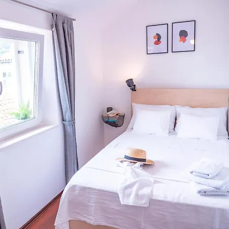 Pinna Hvar Apartment