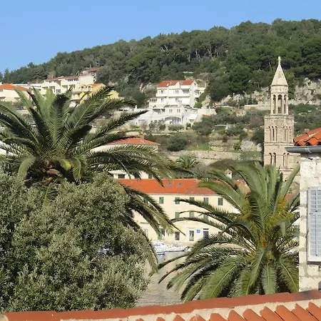 Apartment Pinna Hvar
