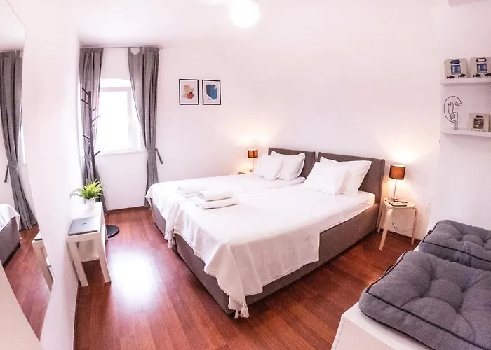 Apartment Pinna Hvar *